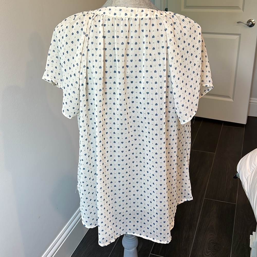 Top - Picture 2 of 3